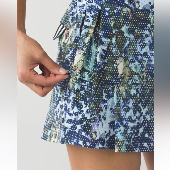 Lululemon Athletica Blue Patterned Athletic Shorts - Picture 4 of 8